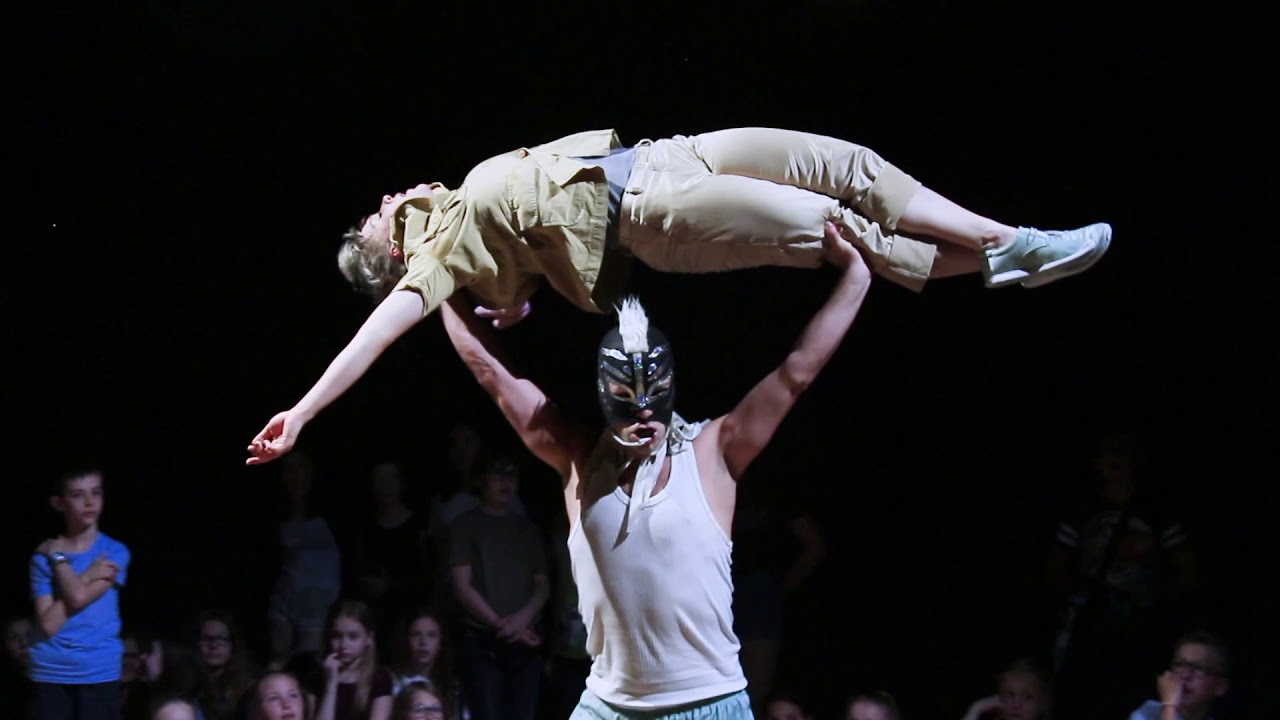 Showreel performance for young audience
